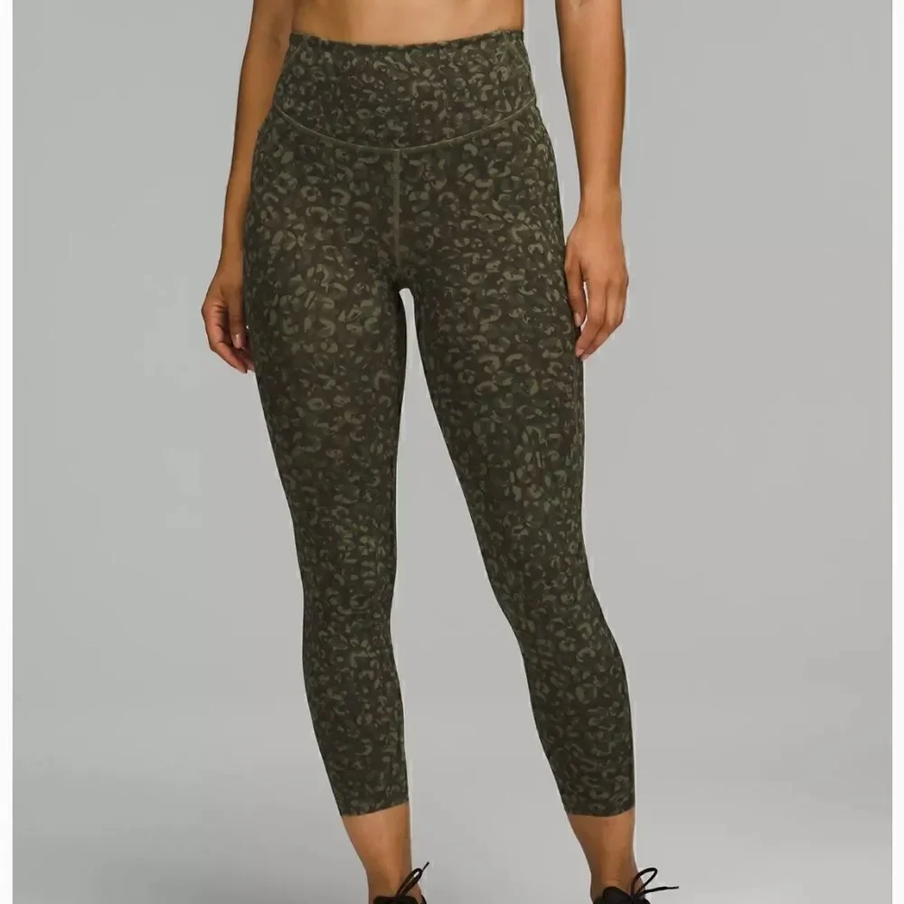 Lululemon Base Pace High-Rise Running Tight 25
